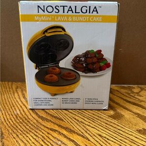 Nostalgia MyMini Lava & Bundt Cake Maker - Bright Yellow